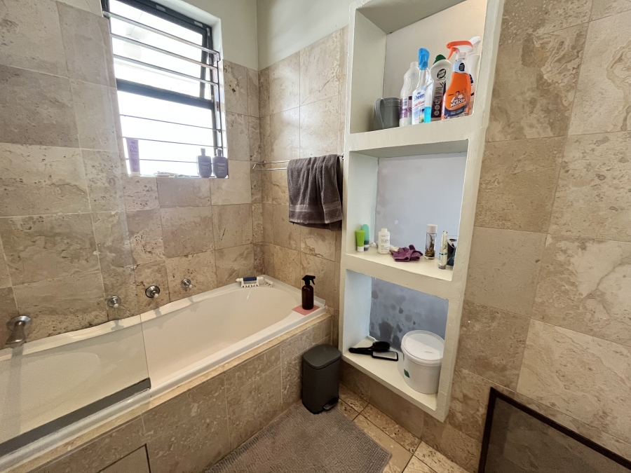To Let 2 Bedroom Property for Rent in Sea Point Western Cape